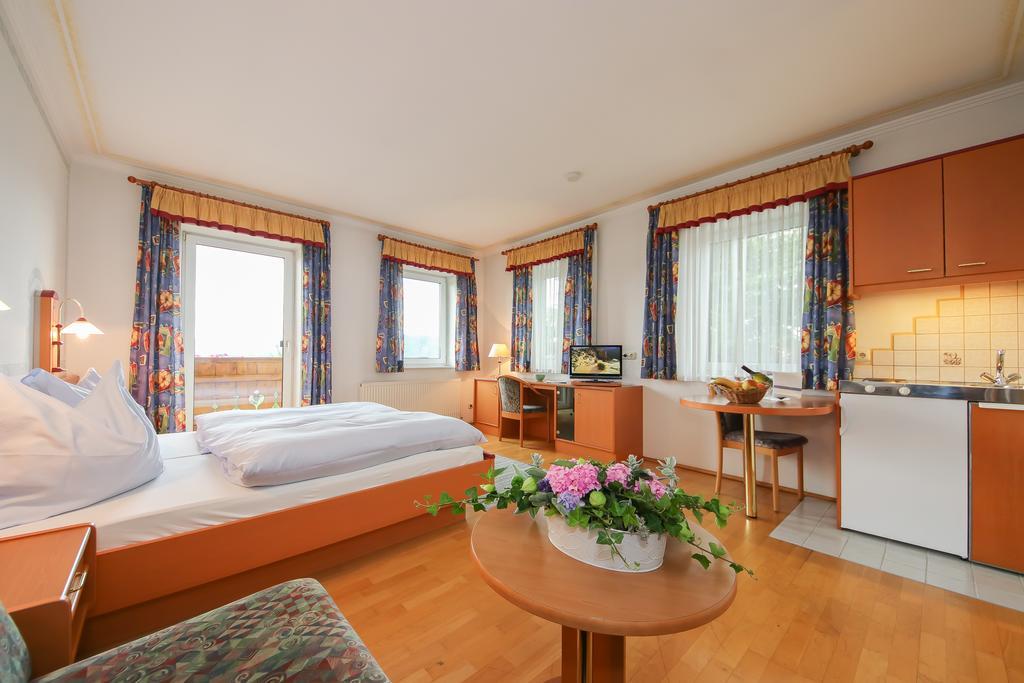 Landgasthof Franz Josef Straßwalchen Extérieur photo